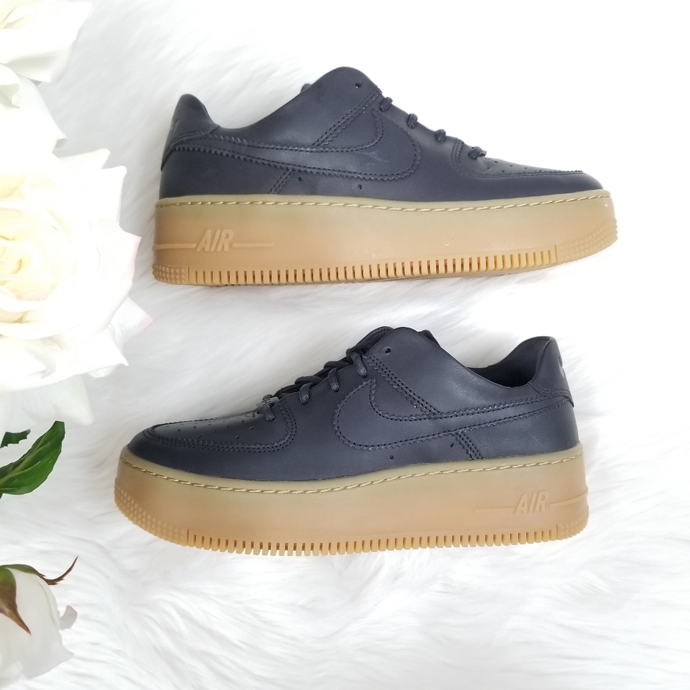 New Wmns NIKE Air Force 1 Sneakers - Picture 2 of 6